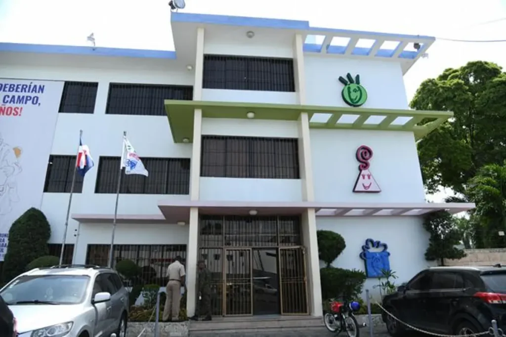 Conani investiga caso de niña amarrada en San Cristóbal