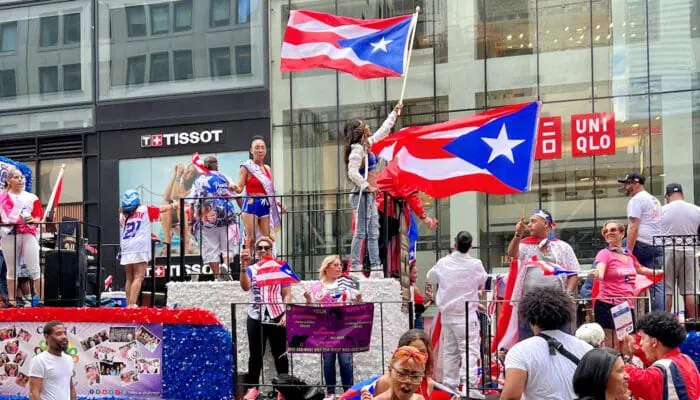 Miles se reúnen para celebrar la cultura boricua en el Desfile Puertorriqueño de NY