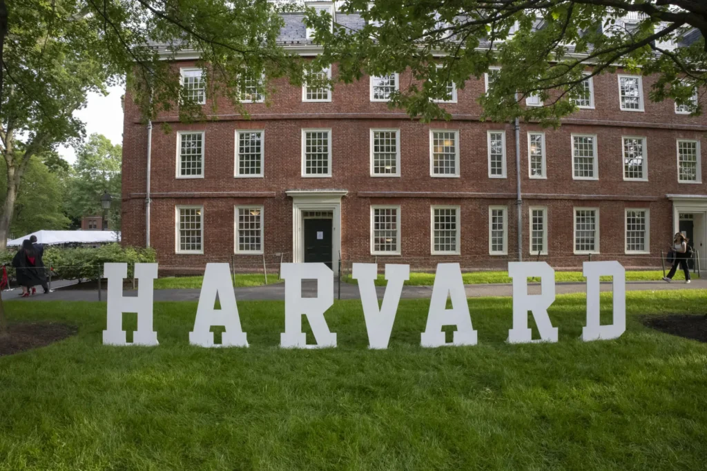 EE.UU. investiga si Harvard discrimina a estadounidenses en ayudas financiadas desde China