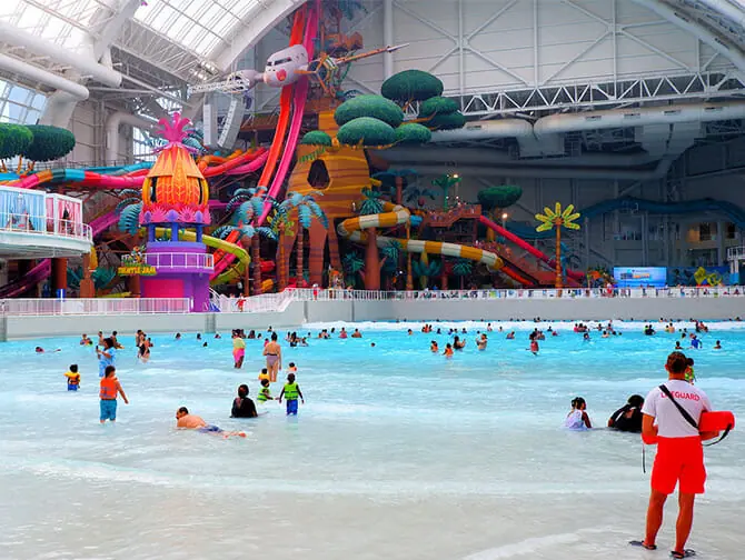 Reabren piscinas públicas al aire libre en Nueva York para combatir el calor