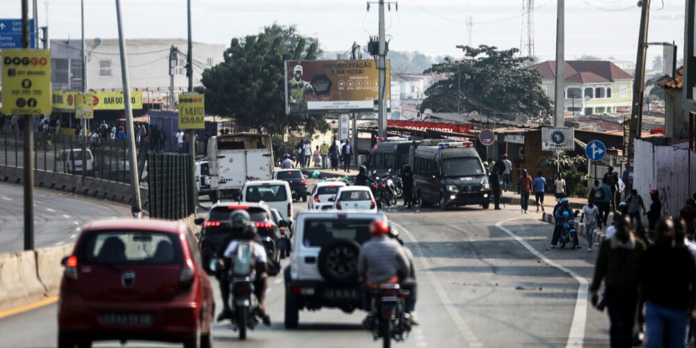 Suben a 22 los muertos en Angola tras protestas por el alza del combustible