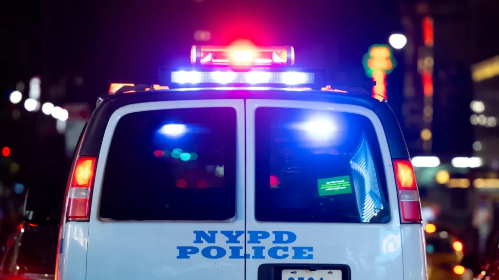Exjefe de detectives del NYPD alega que el departamento “vendía ascensos” en nueva demanda