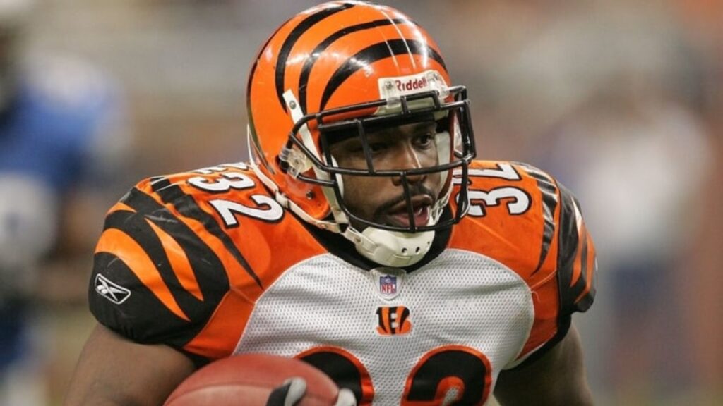Exestrella de la NFL Rudi Johnson muere por suicidio a los 45 años
