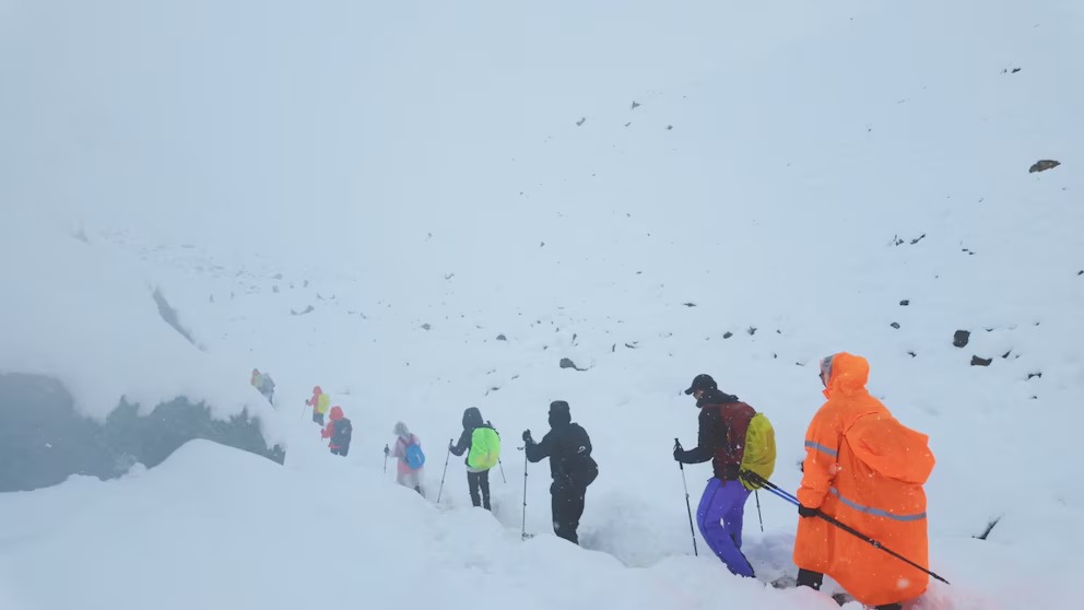 Casi mil escaladores quedaron varados en el Everest tras una tormenta de nieve