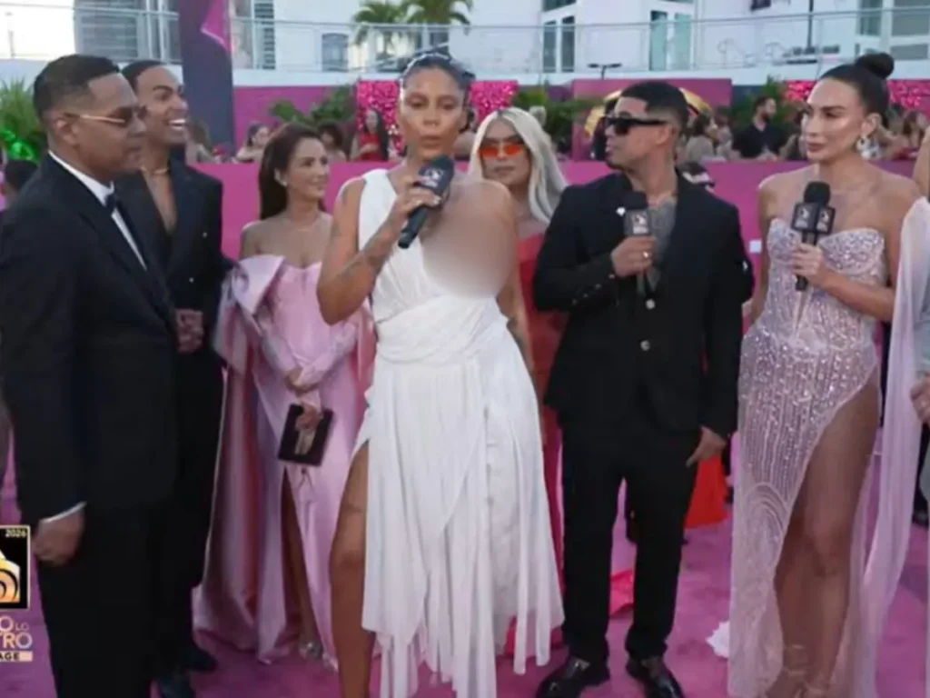 Tokischa acapara miradas en Premio Lo Nuestro con atrevido diseño vintag