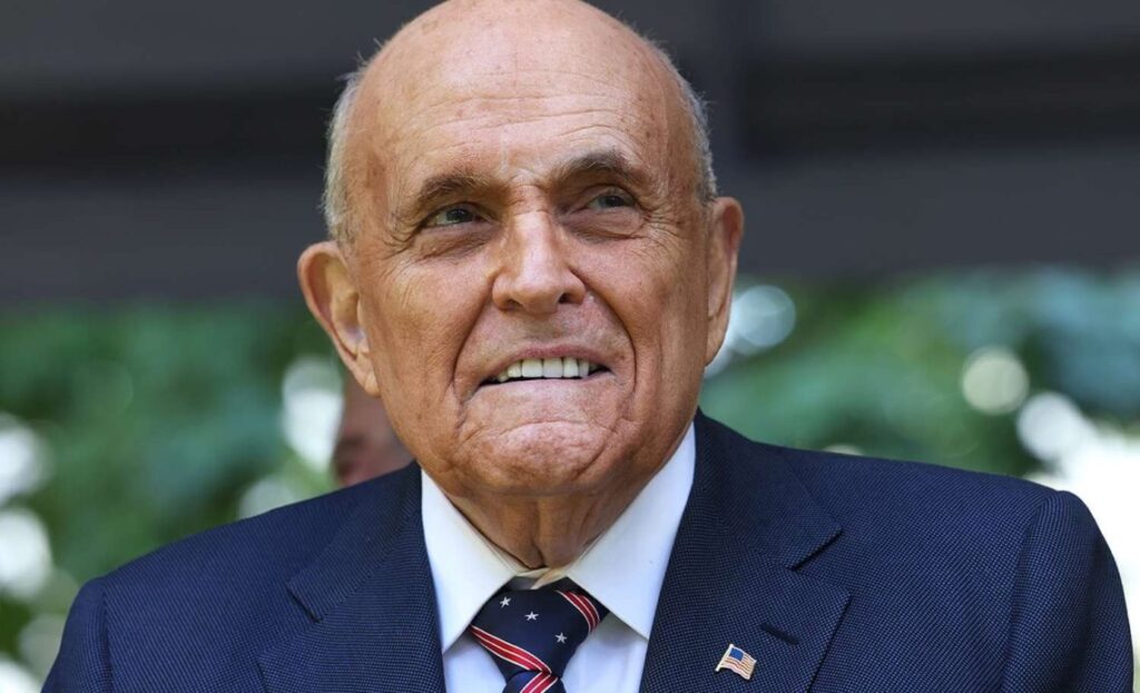 Exalcalde de NY Rudy Giuliani sufre de neumonía