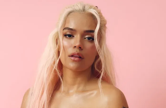 Karol G se desahoga sobre un amor convertido en invierno